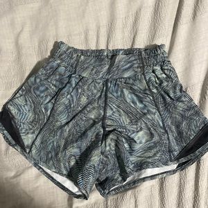 Size 0 Lululemon 4” Hotty hot shorts